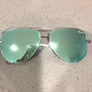 Quay Desi Perkins High Key in Blue Aviators